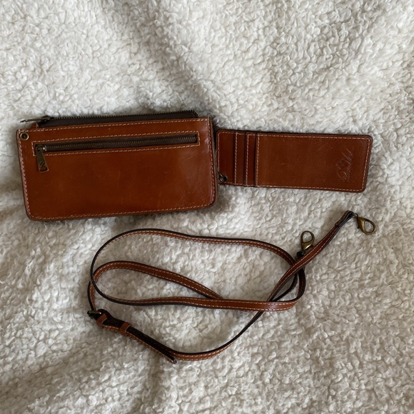 Patricia Nash tan Poppy Tote with matching Aso wallet/crossbody - Picture 6 of 6